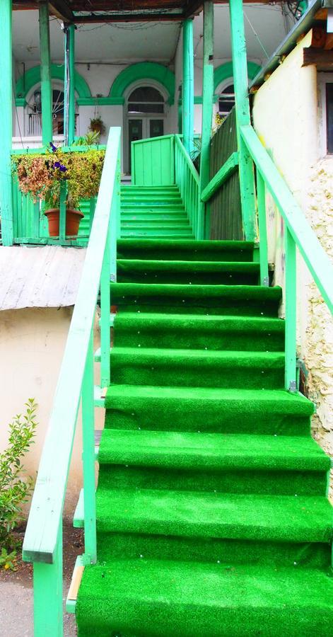 Green Stairs Guest House Tbilissi Extérieur photo