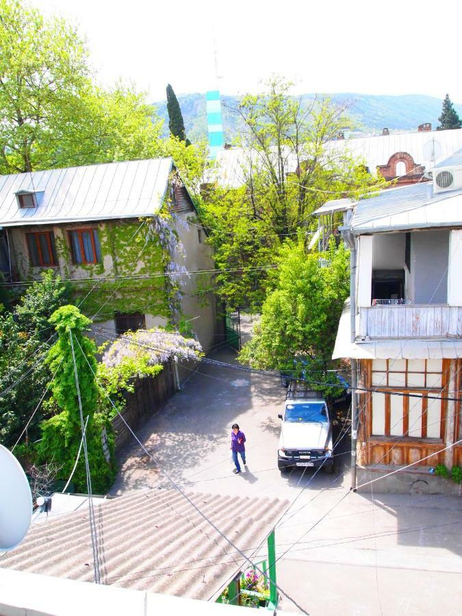 Green Stairs Guest House Tbilissi Extérieur photo